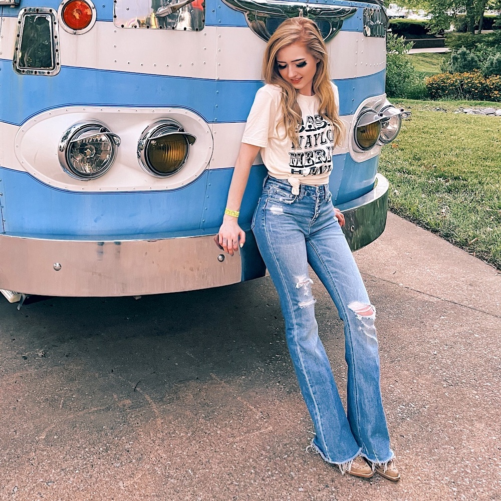 Altar’d State Light Wash Highwaisted Flare Jeans 🤍👖